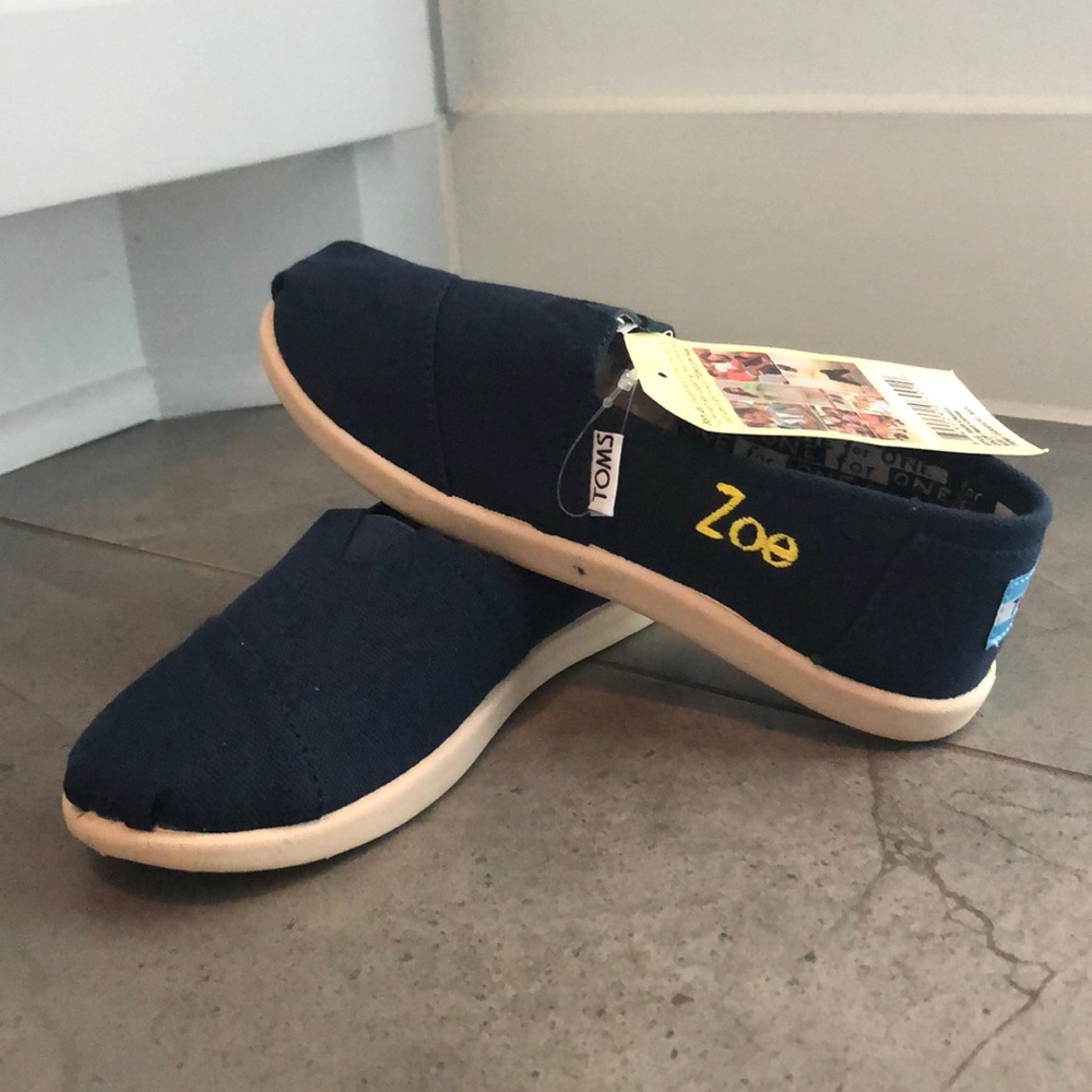 TOMS custom “classics canvas”- youth size